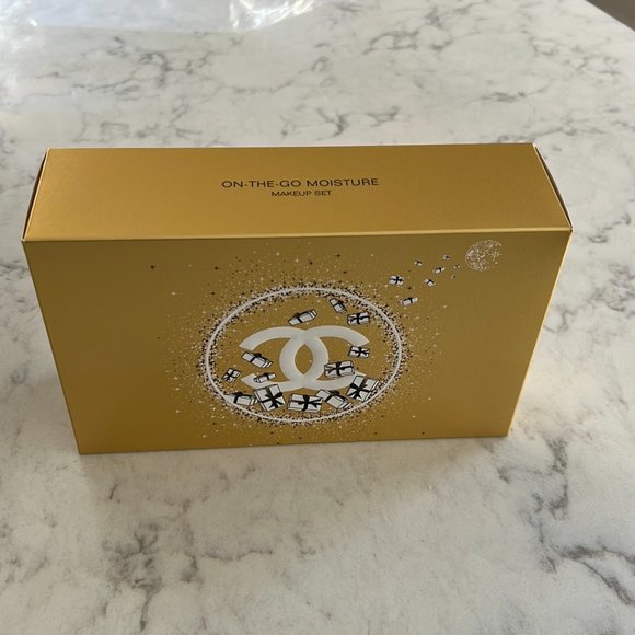 CHANEL Bags Chanel White And Gold Makeup Bag Poshmark